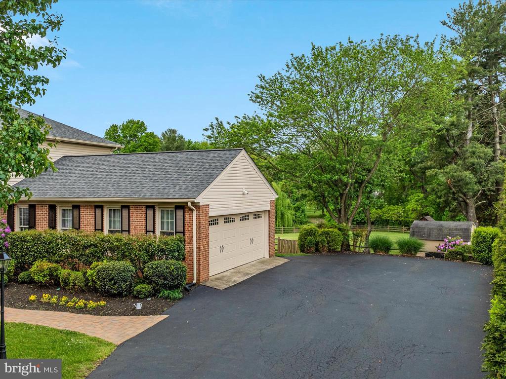4002 Latham