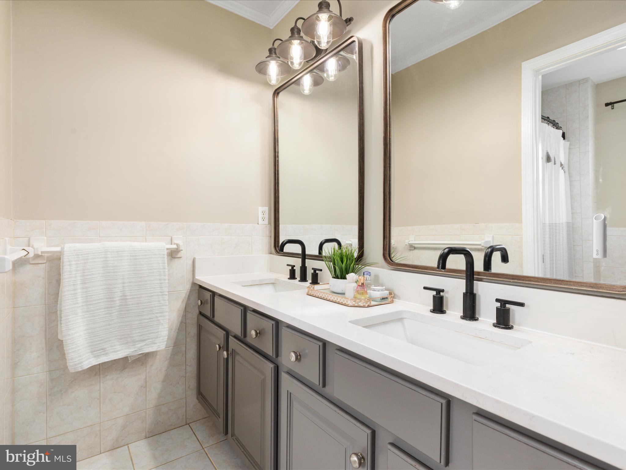 4002 Latham