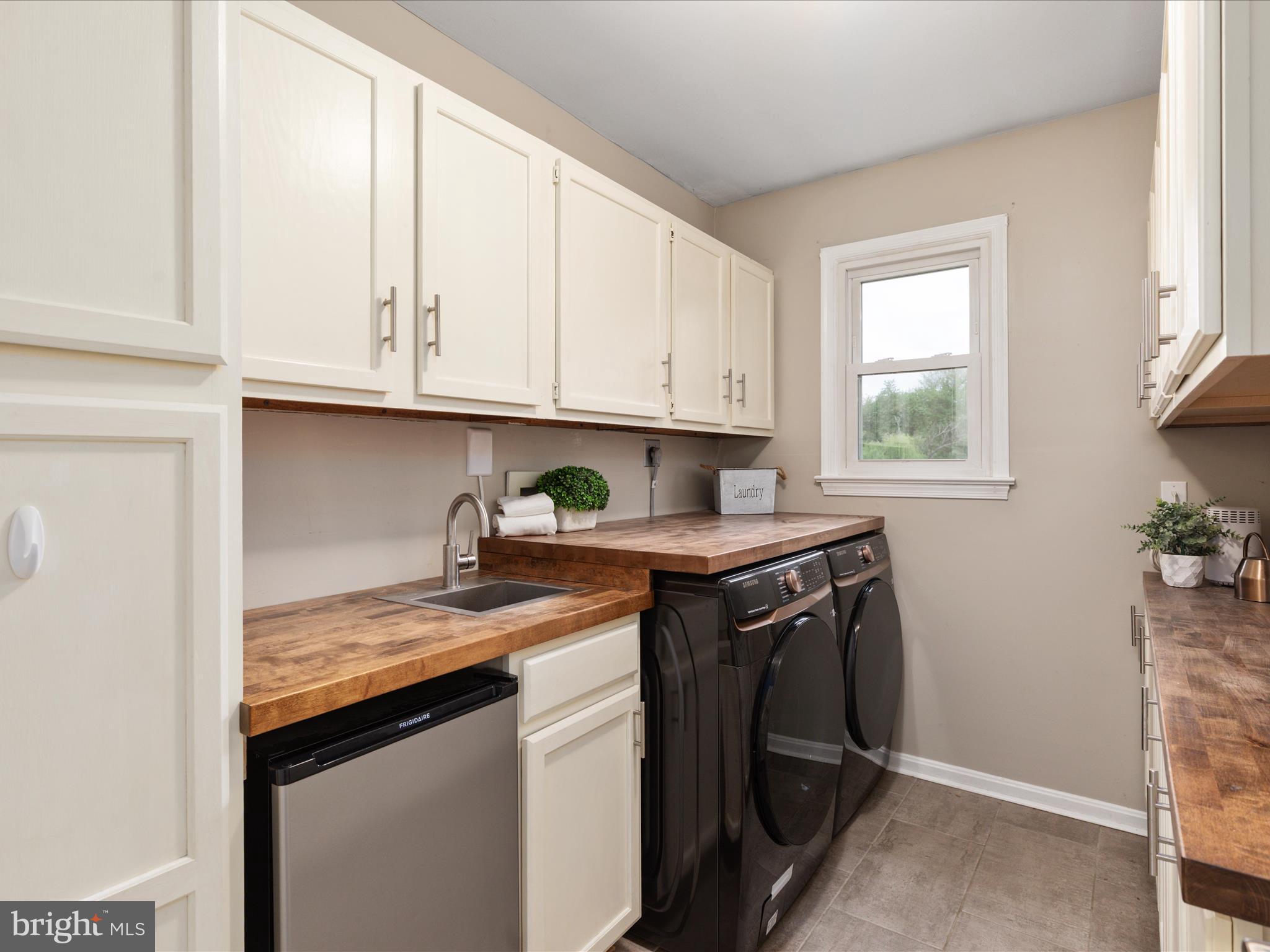 4002 Latham