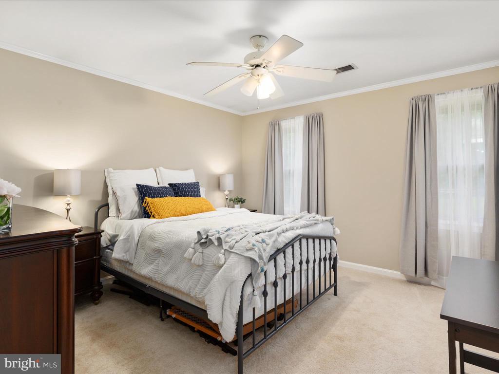 4002 Latham