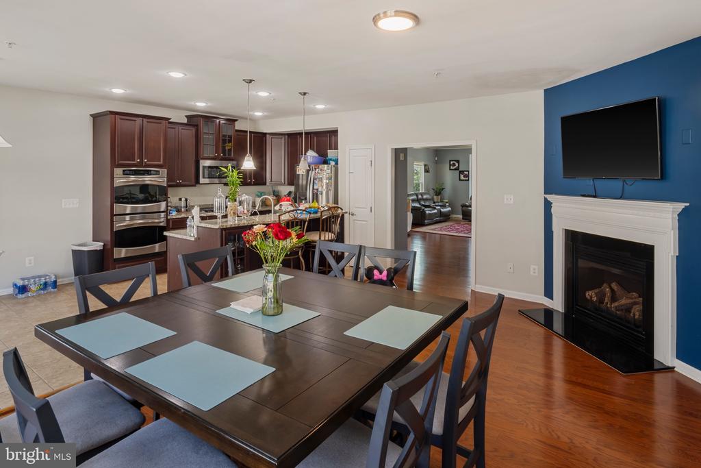 15296 Regents Park Dr