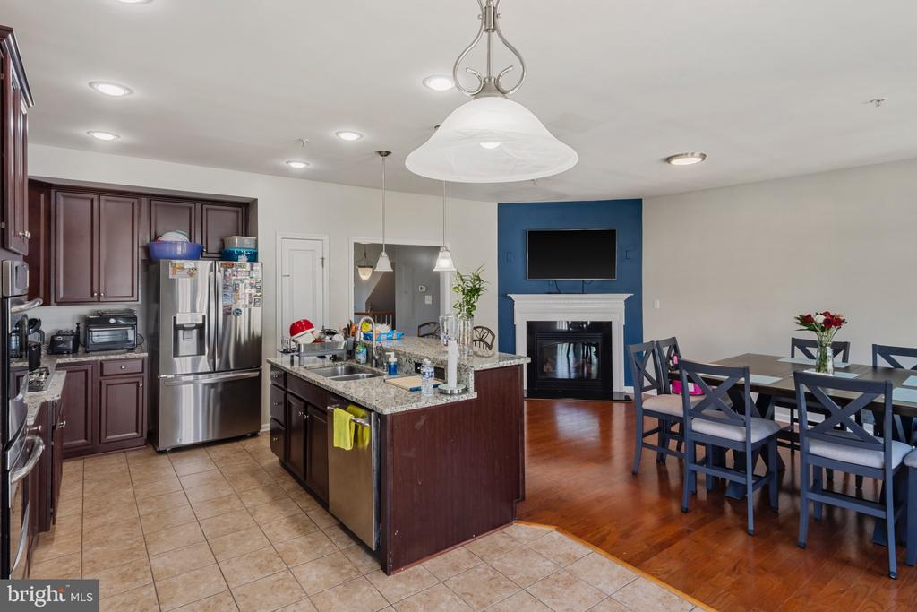 15296 Regents Park Dr