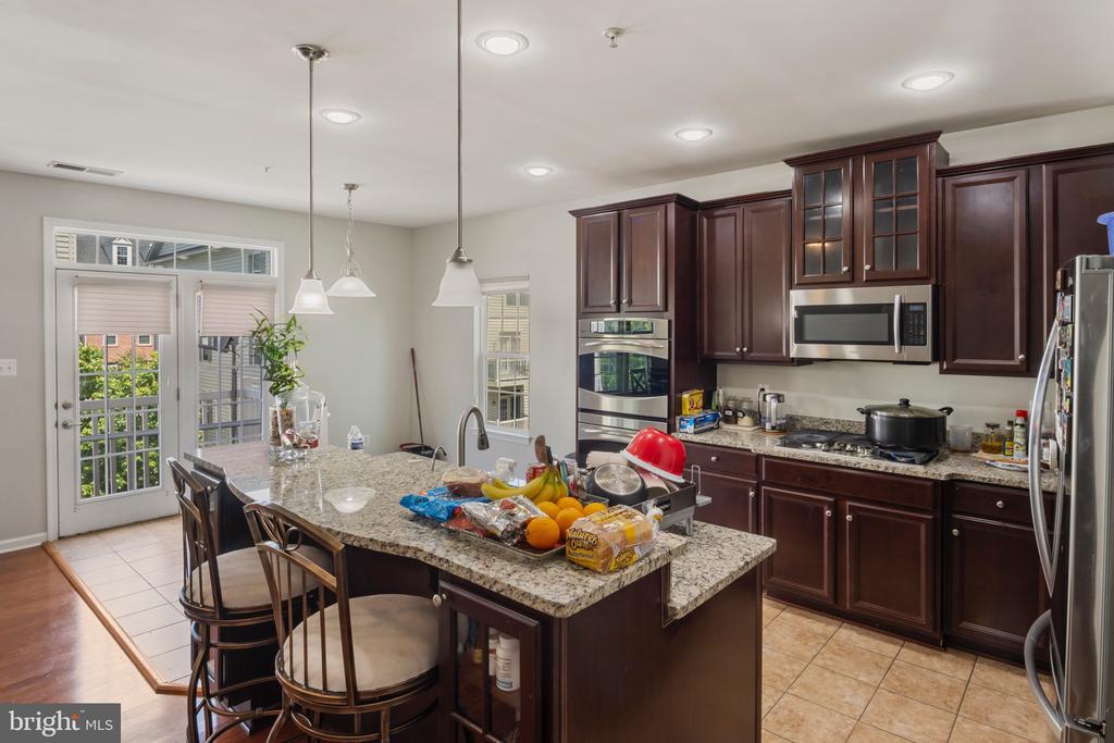 15296 Regents Park Dr