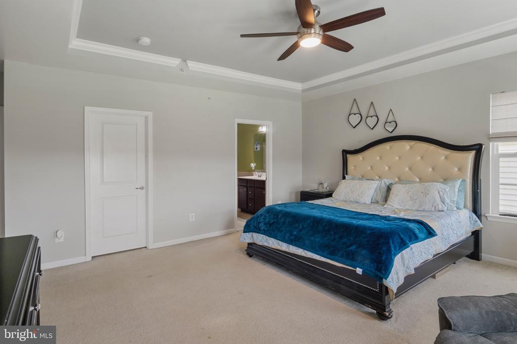 15296 Regents Park Dr