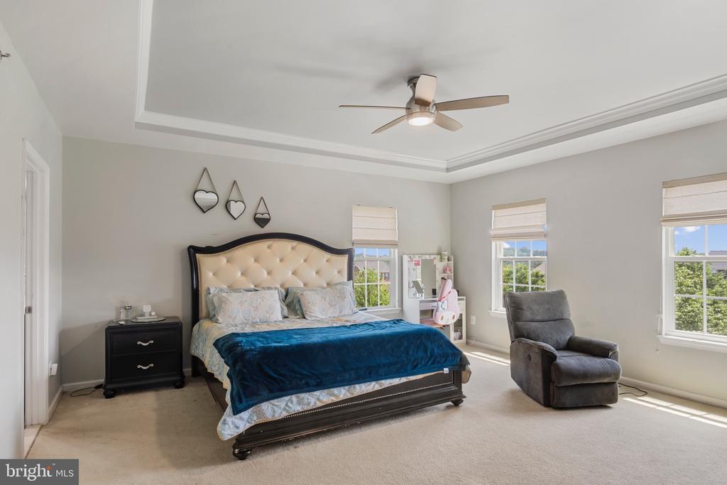 15296 Regents Park Dr