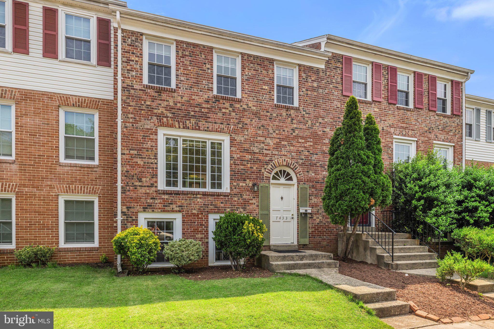 7433 Colton Ln