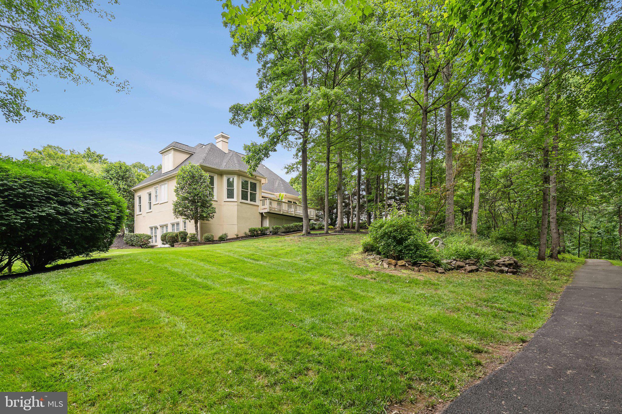 8109 Crooked Oaks Ct