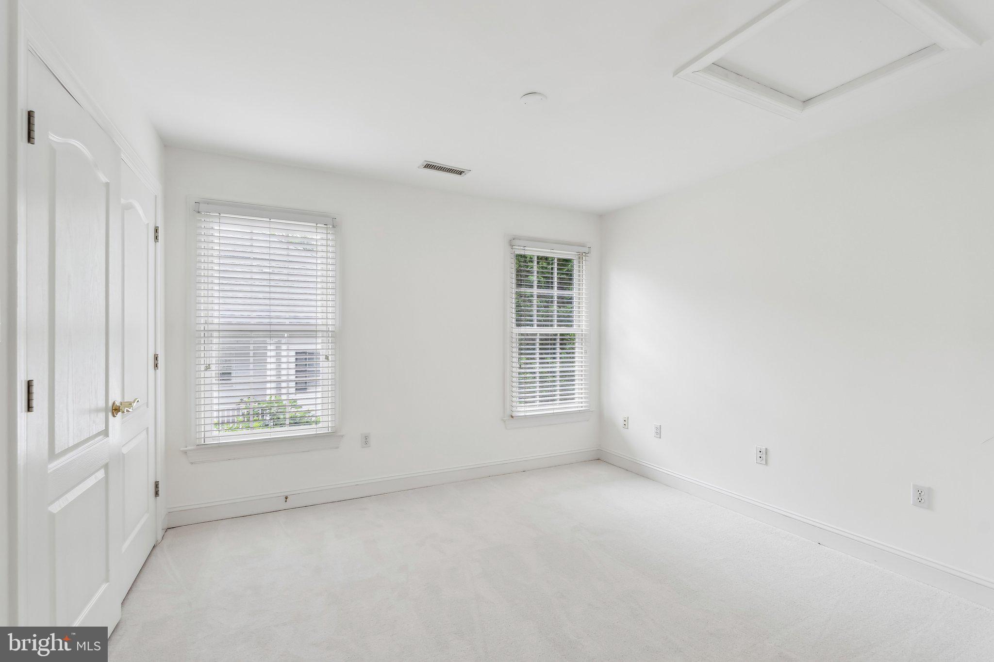 8109 Crooked Oaks Ct