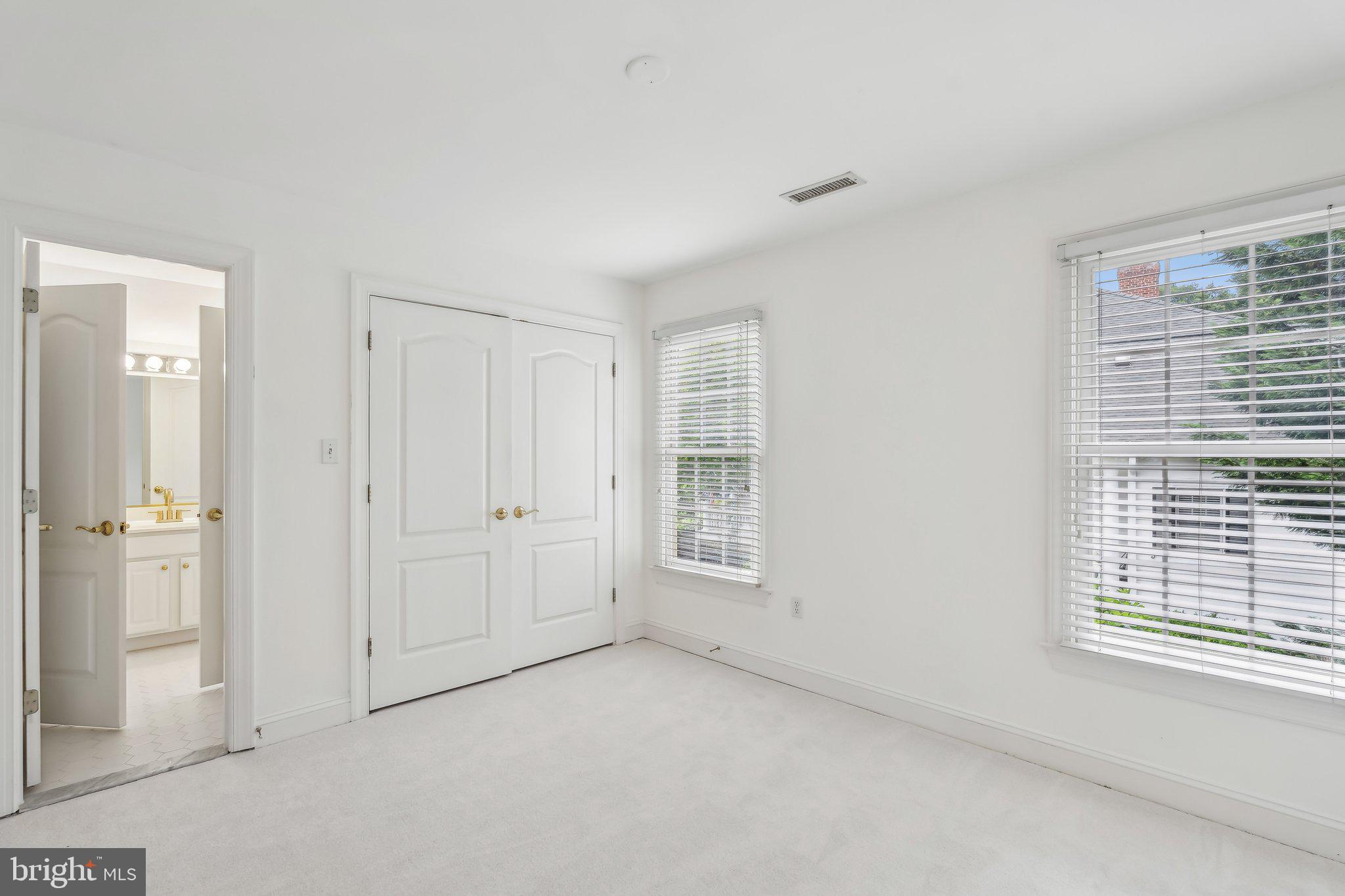 8109 Crooked Oaks Ct