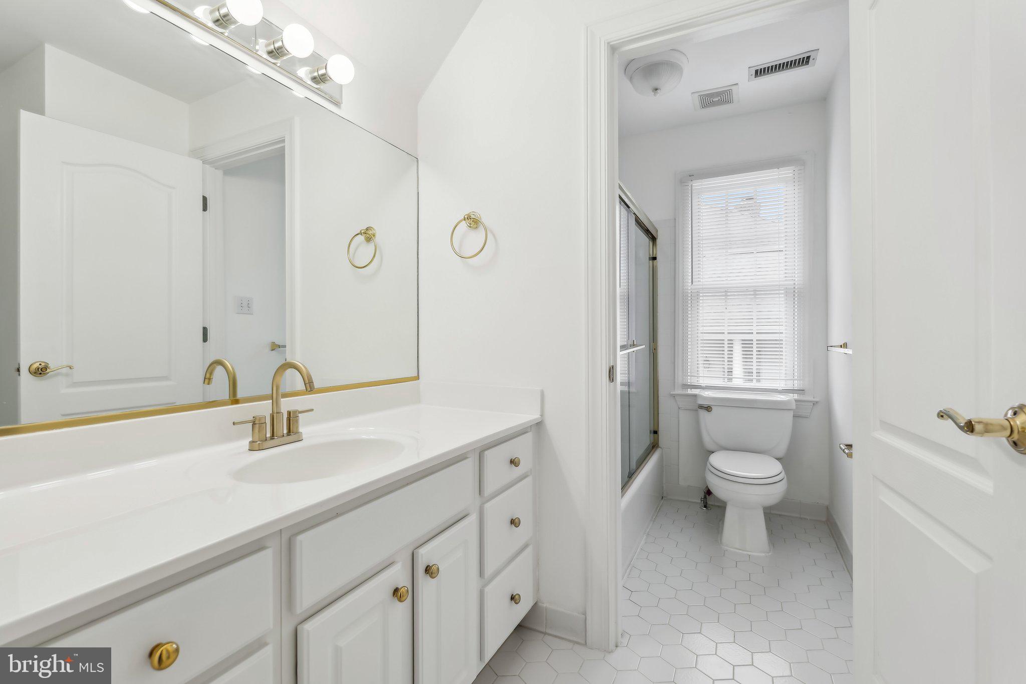 8109 Crooked Oaks Ct