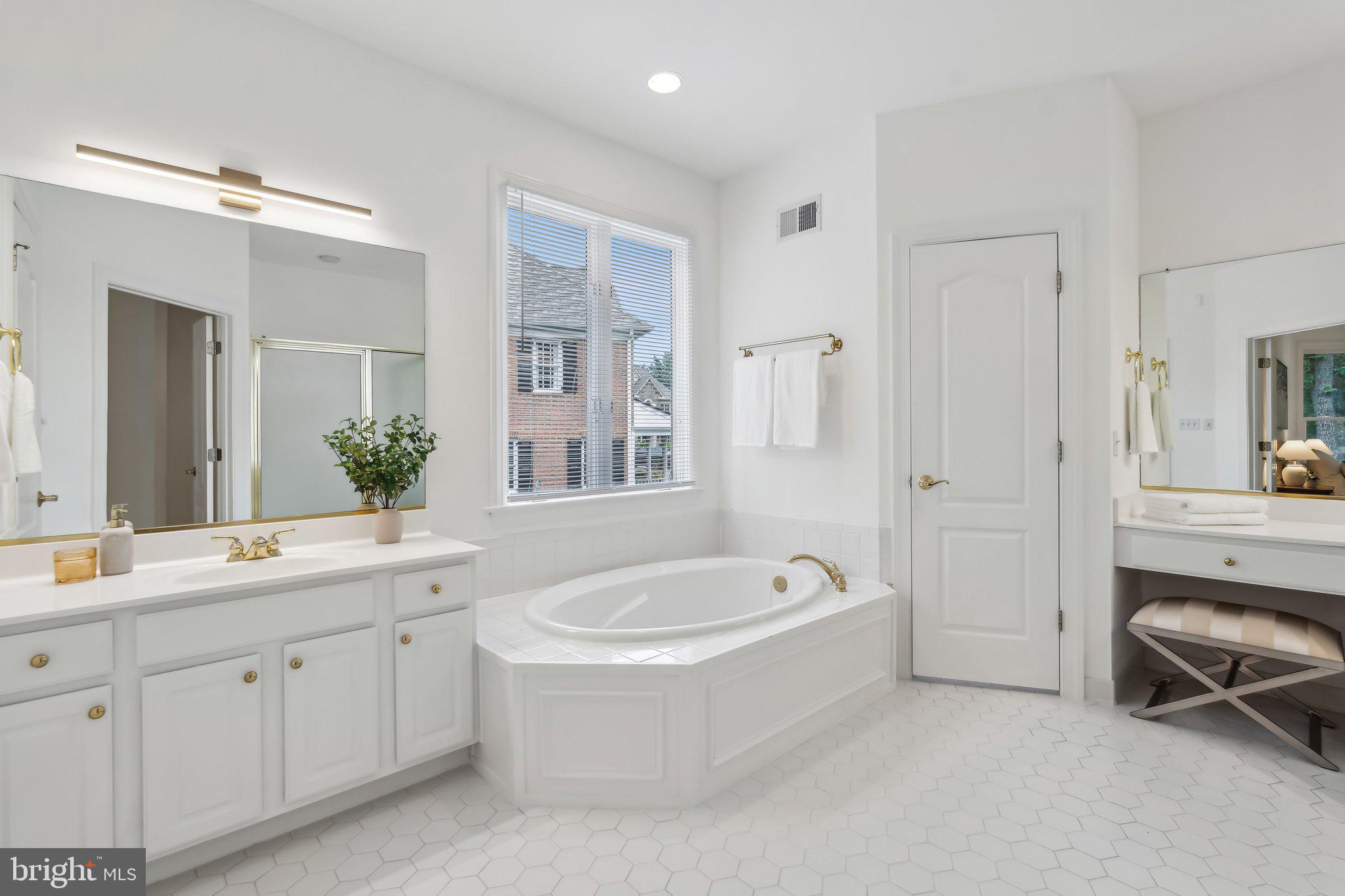 8109 Crooked Oaks Ct