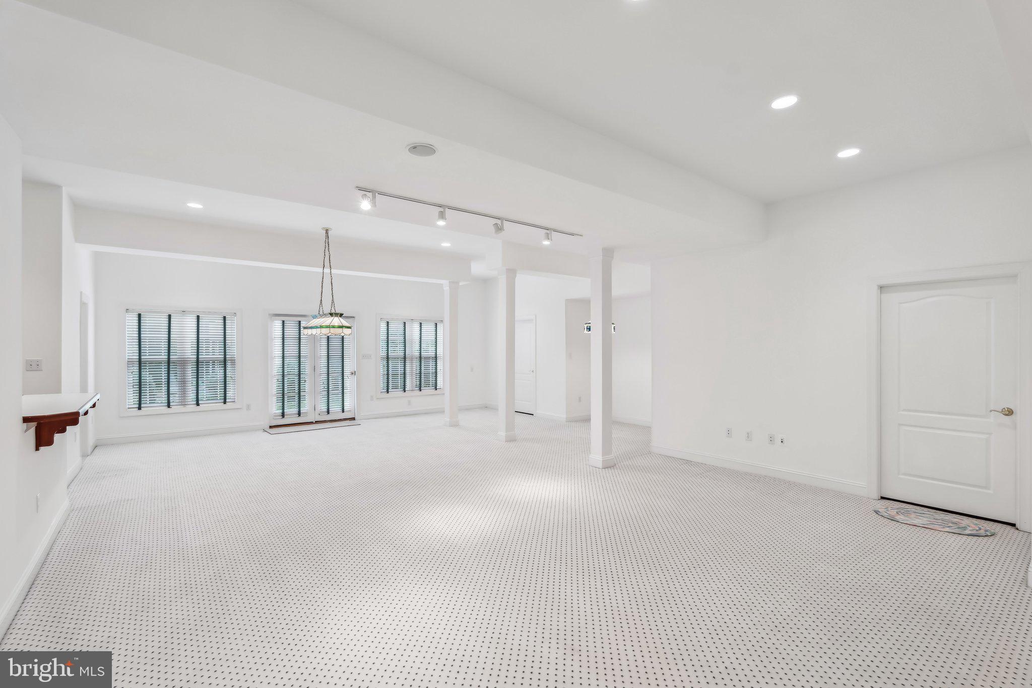 8109 Crooked Oaks Ct