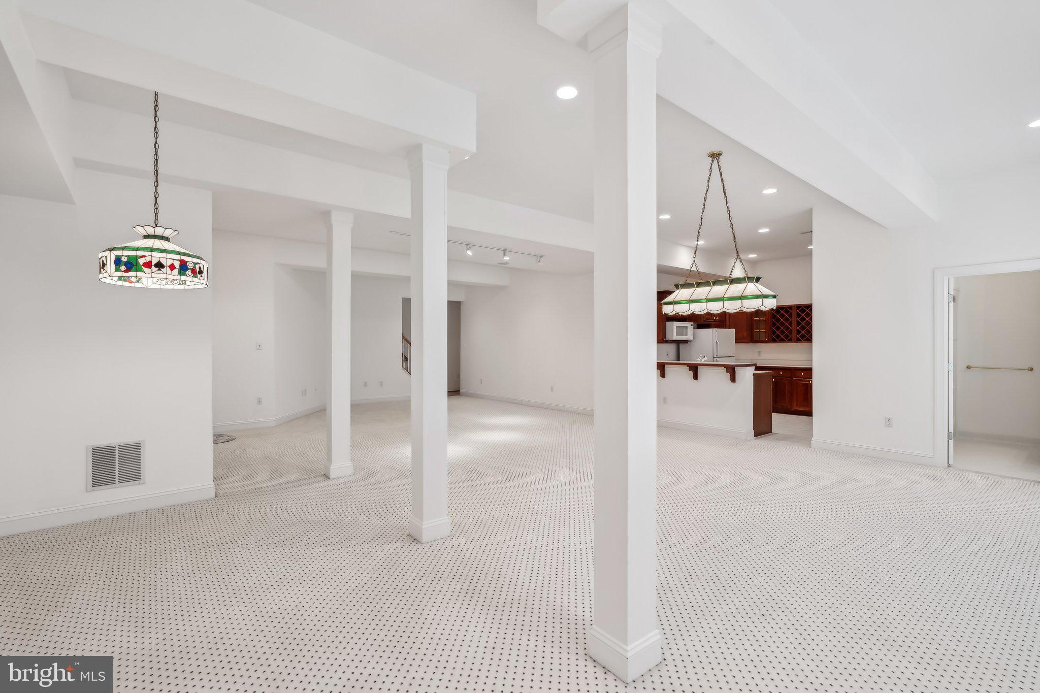 8109 Crooked Oaks Ct