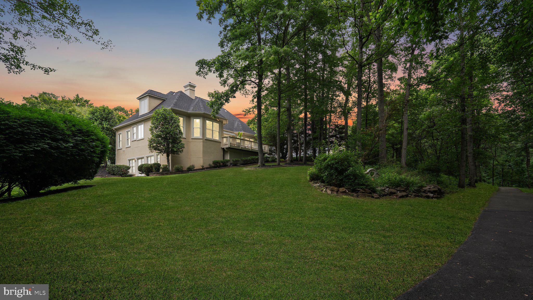 8109 Crooked Oaks Ct