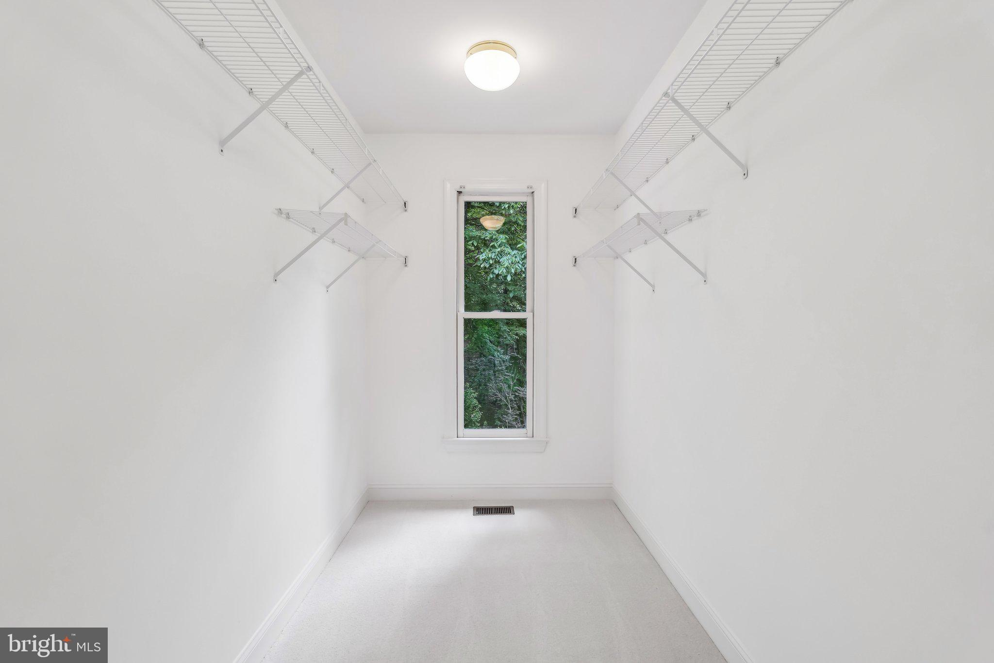 8109 Crooked Oaks Ct