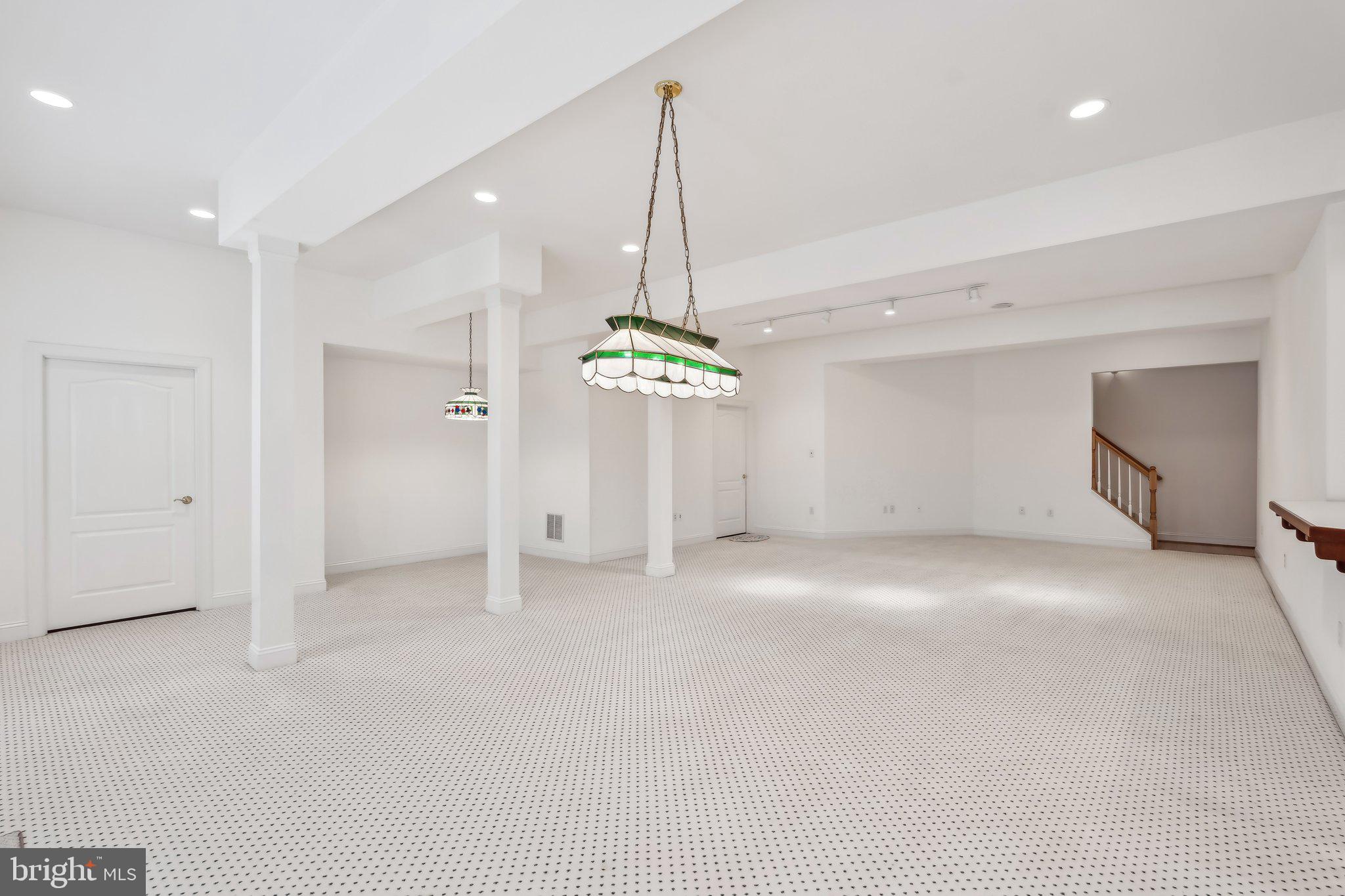 8109 Crooked Oaks Ct