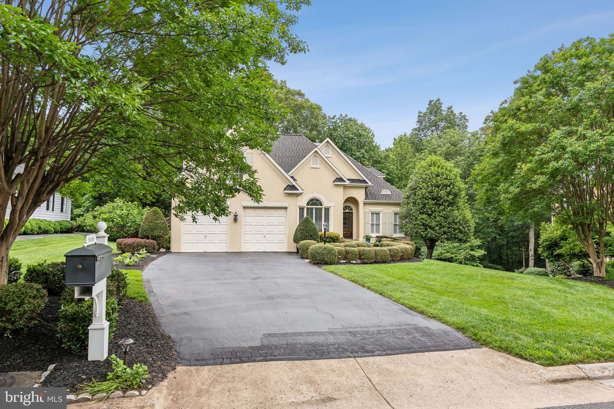 8109 Crooked Oaks Ct