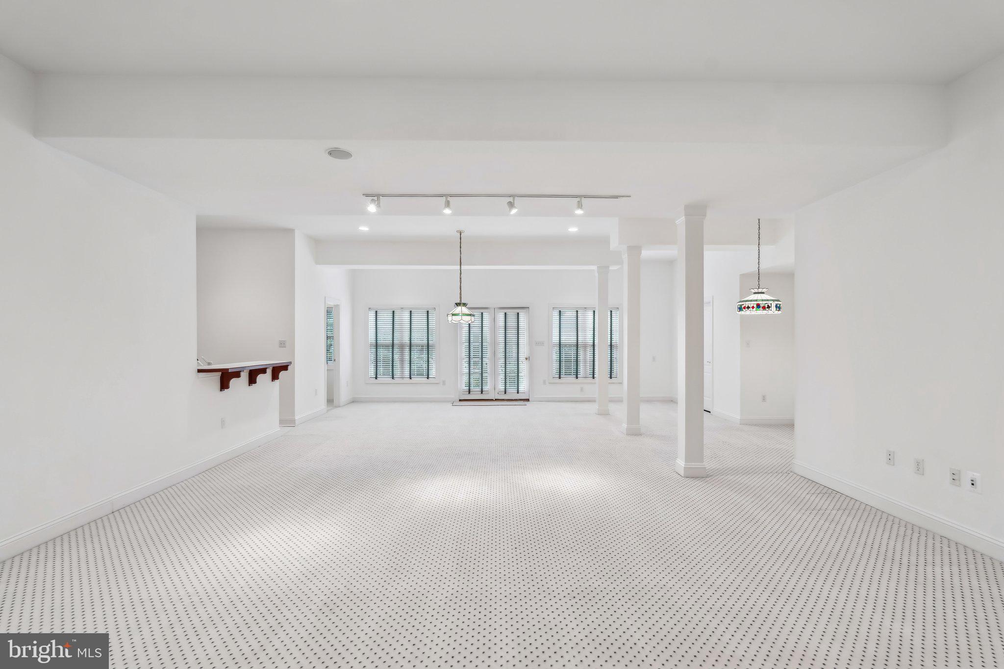 8109 Crooked Oaks Ct