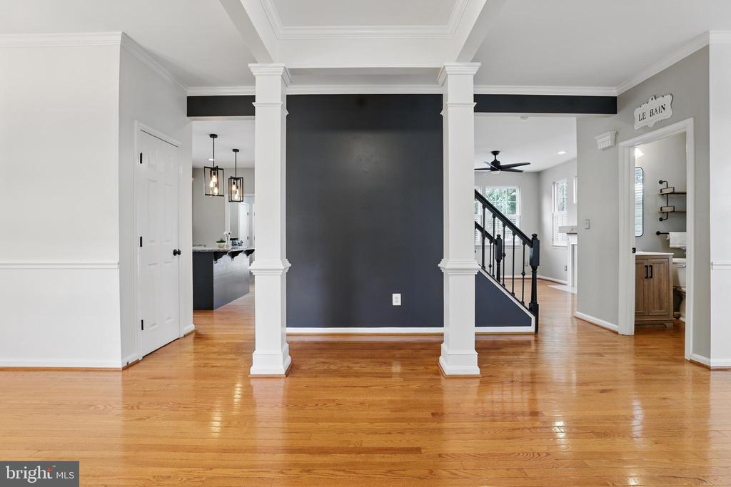 9901 Airedale Ct