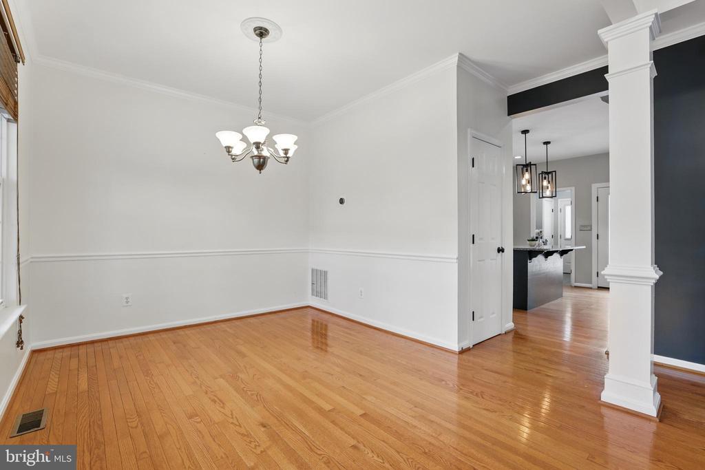 9901 Airedale Ct