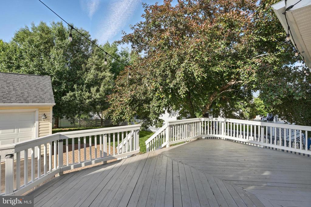 9901 Airedale Ct