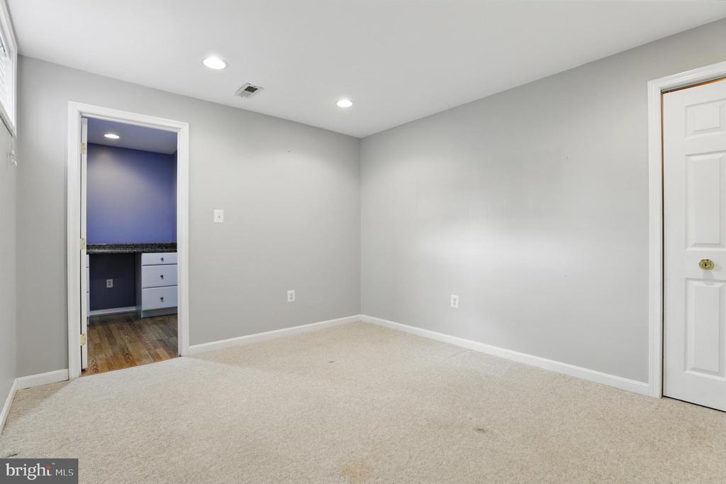 9901 Airedale Ct