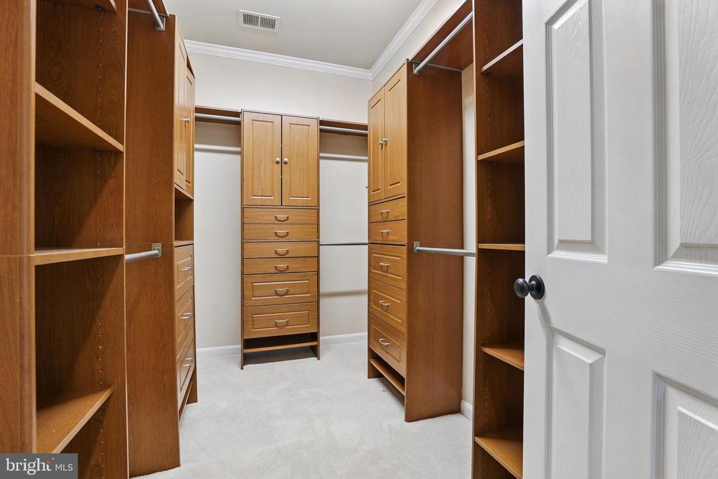 9901 Airedale Ct