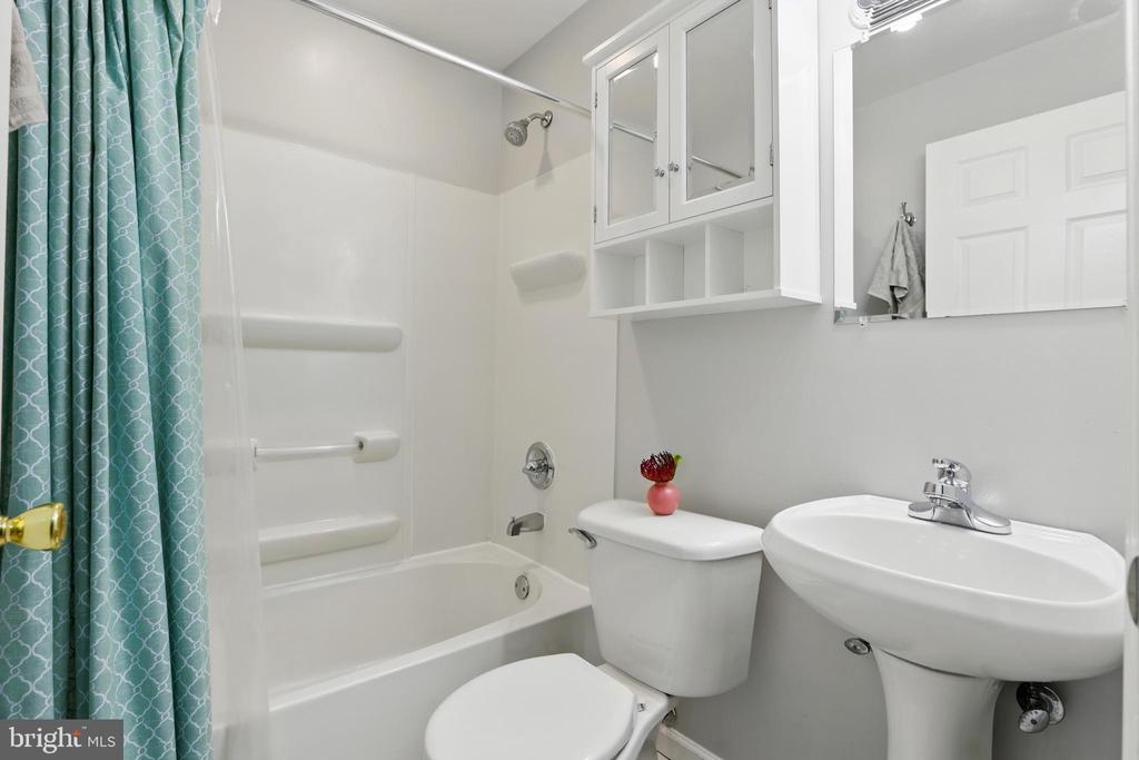 9901 Airedale Ct