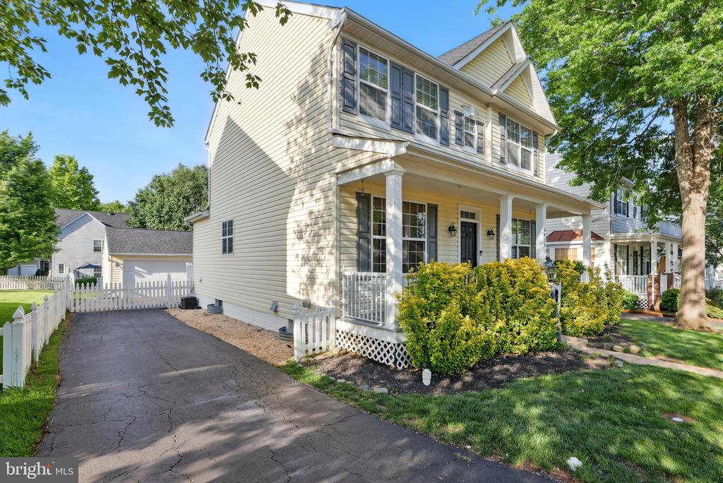 9901 Airedale Ct