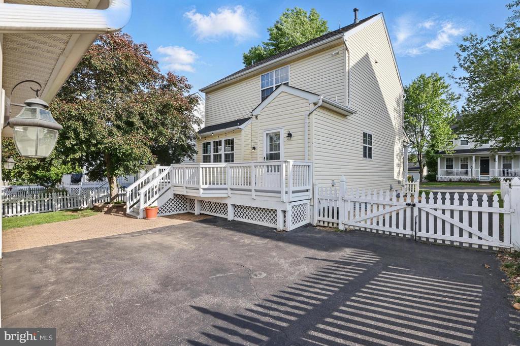 9901 Airedale Ct