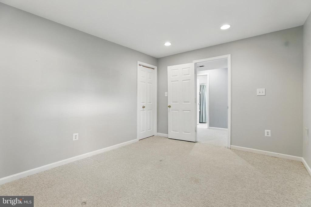 9901 Airedale Ct
