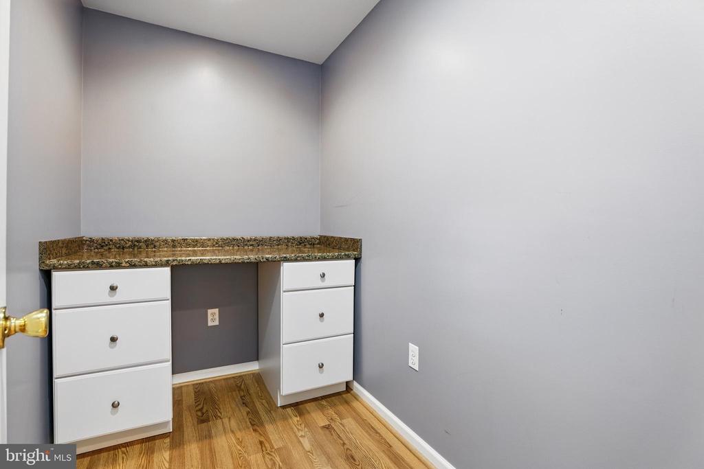 9901 Airedale Ct