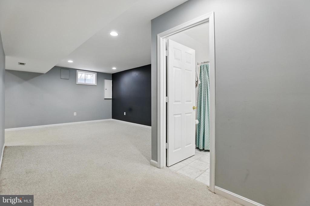 9901 Airedale Ct
