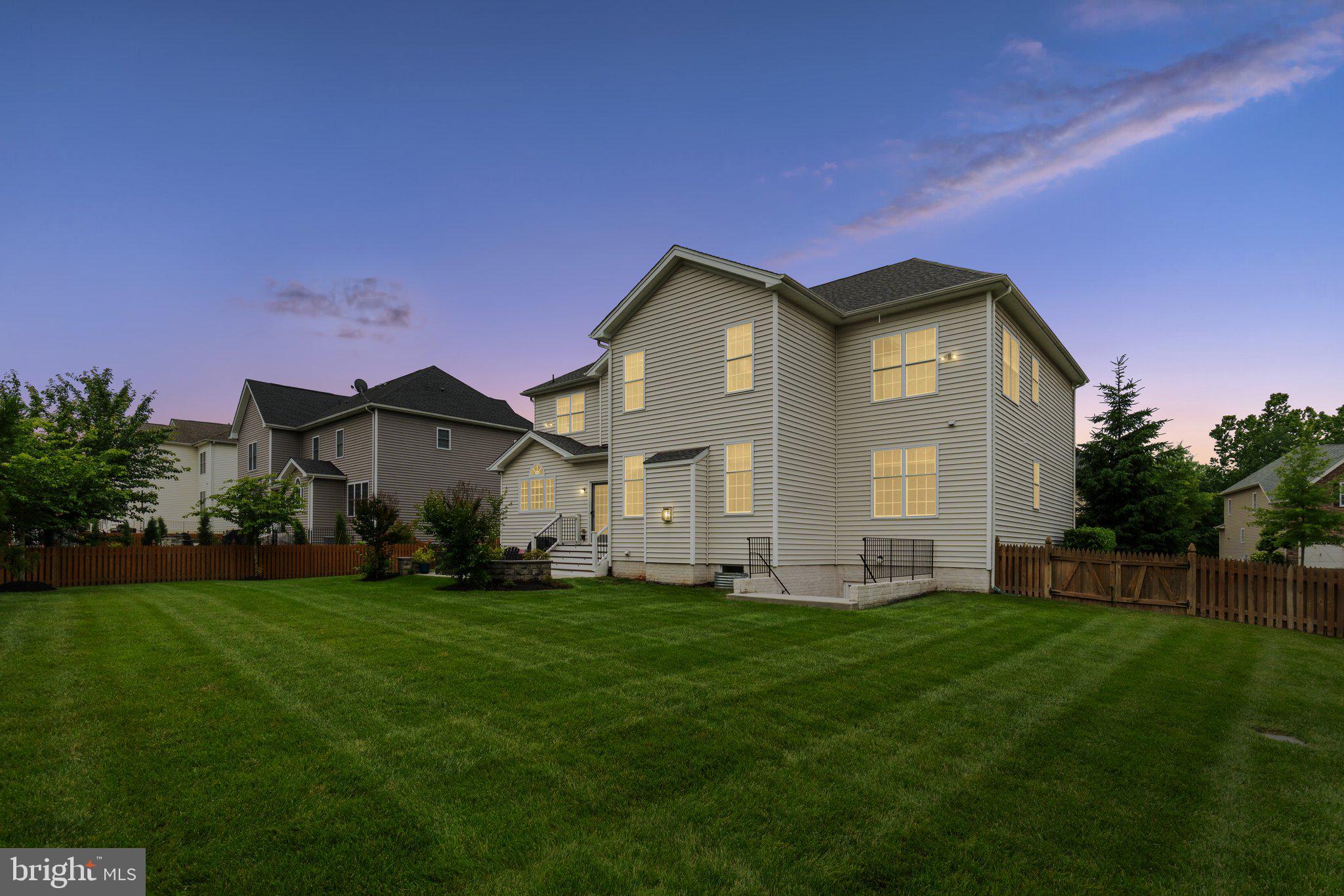 5845 Waterloo Bridge Cir