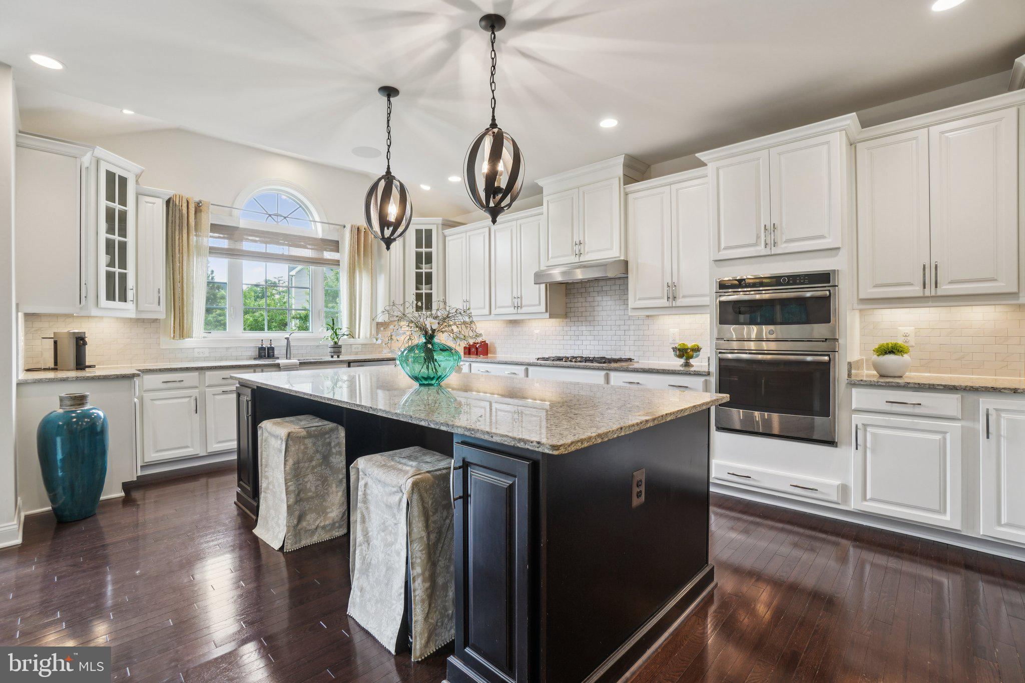 5845 Waterloo Bridge Cir