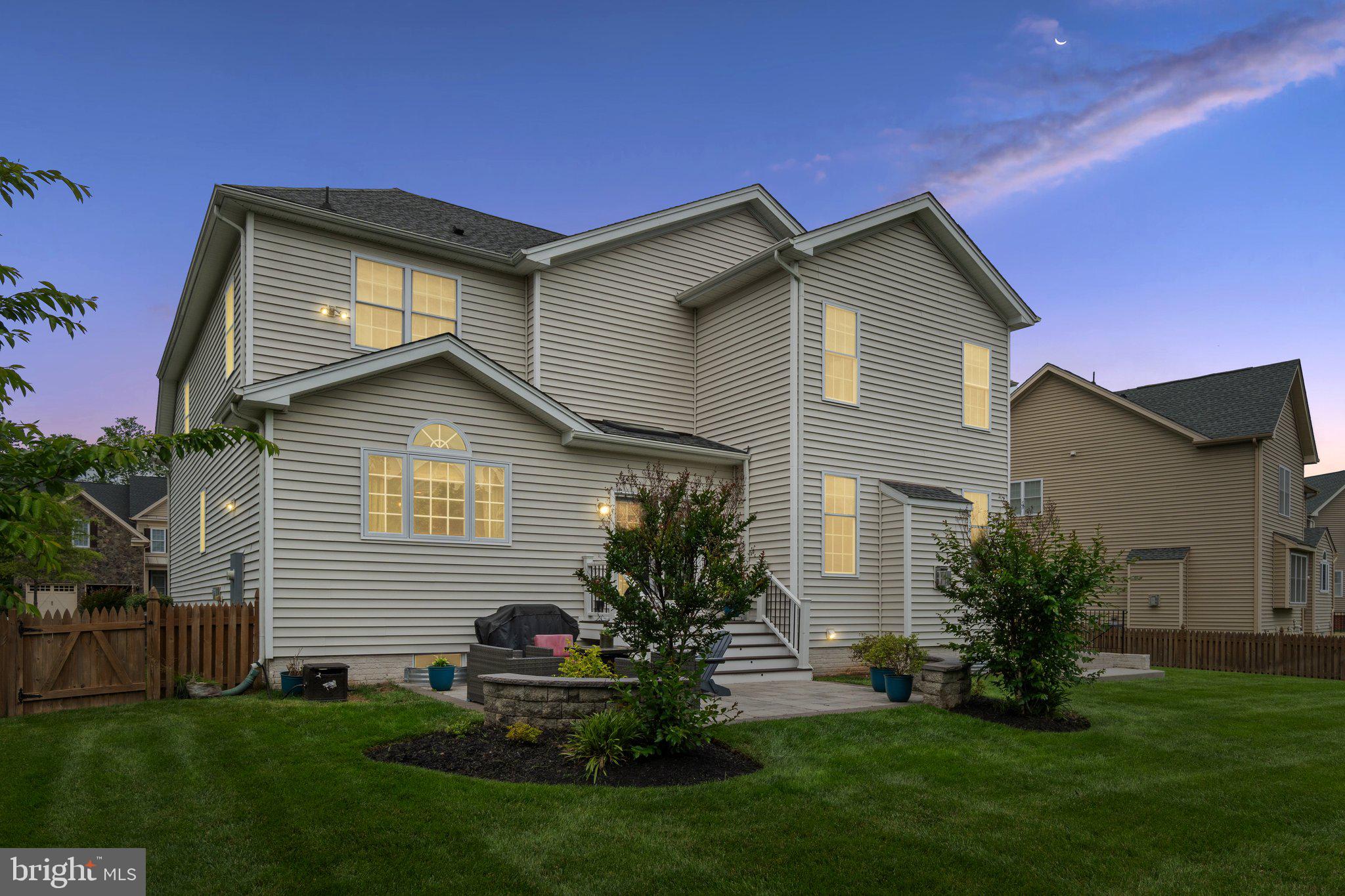 5845 Waterloo Bridge Cir