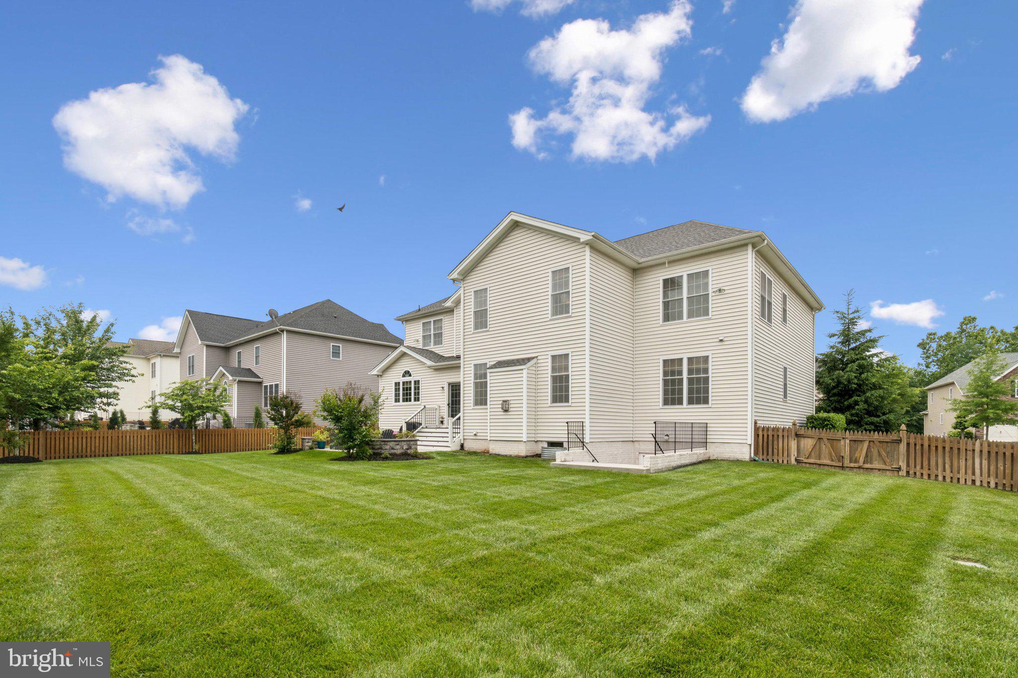 5845 Waterloo Bridge Cir