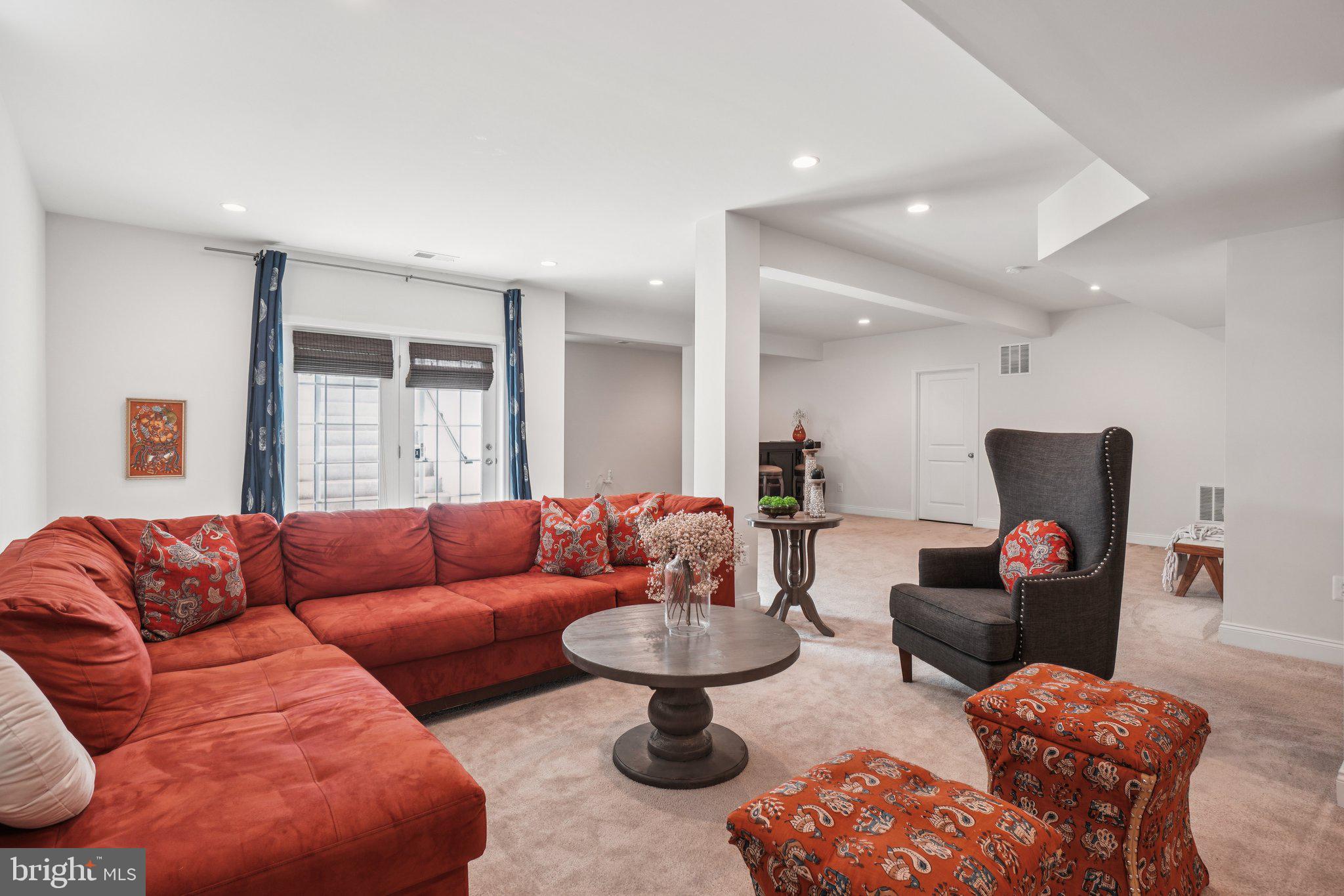 5845 Waterloo Bridge Cir