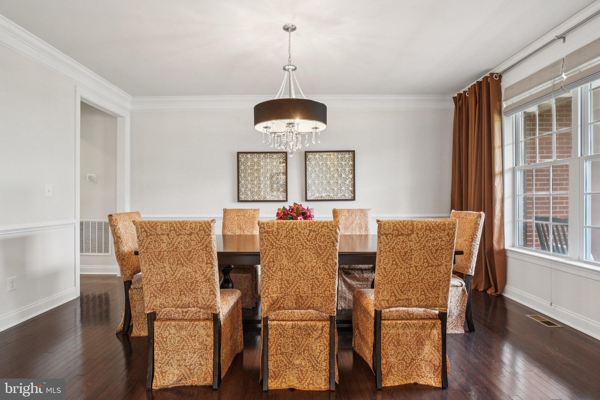 5845 Waterloo Bridge Cir