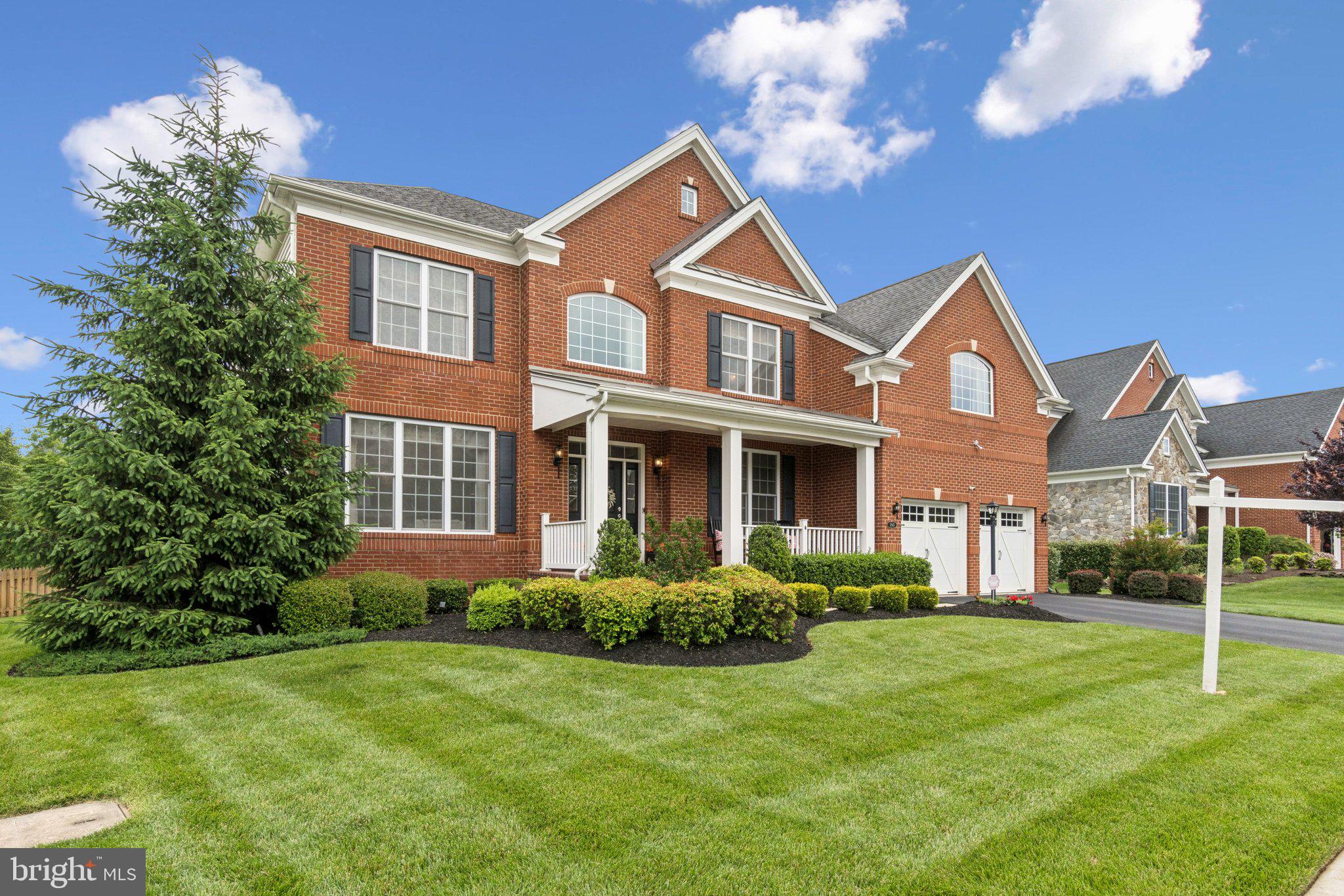 5845 Waterloo Bridge Cir