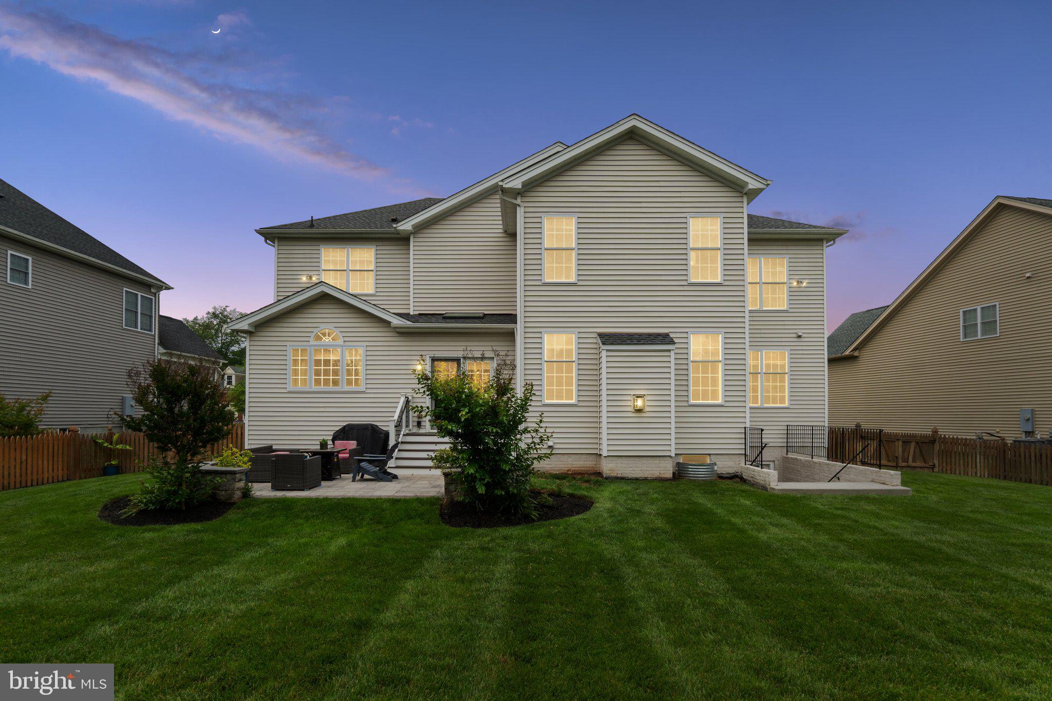 5845 Waterloo Bridge Cir