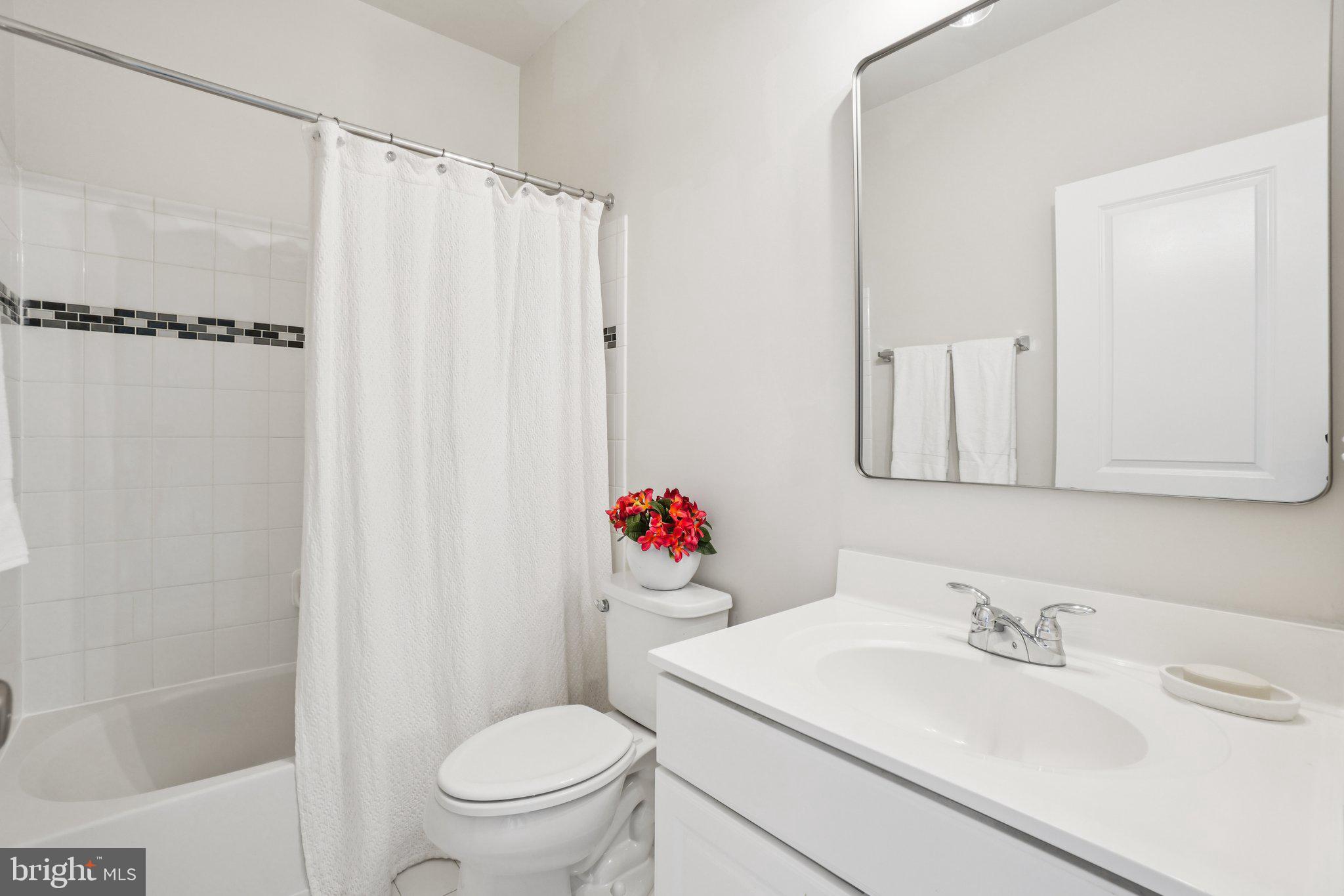 5845 Waterloo Bridge Cir