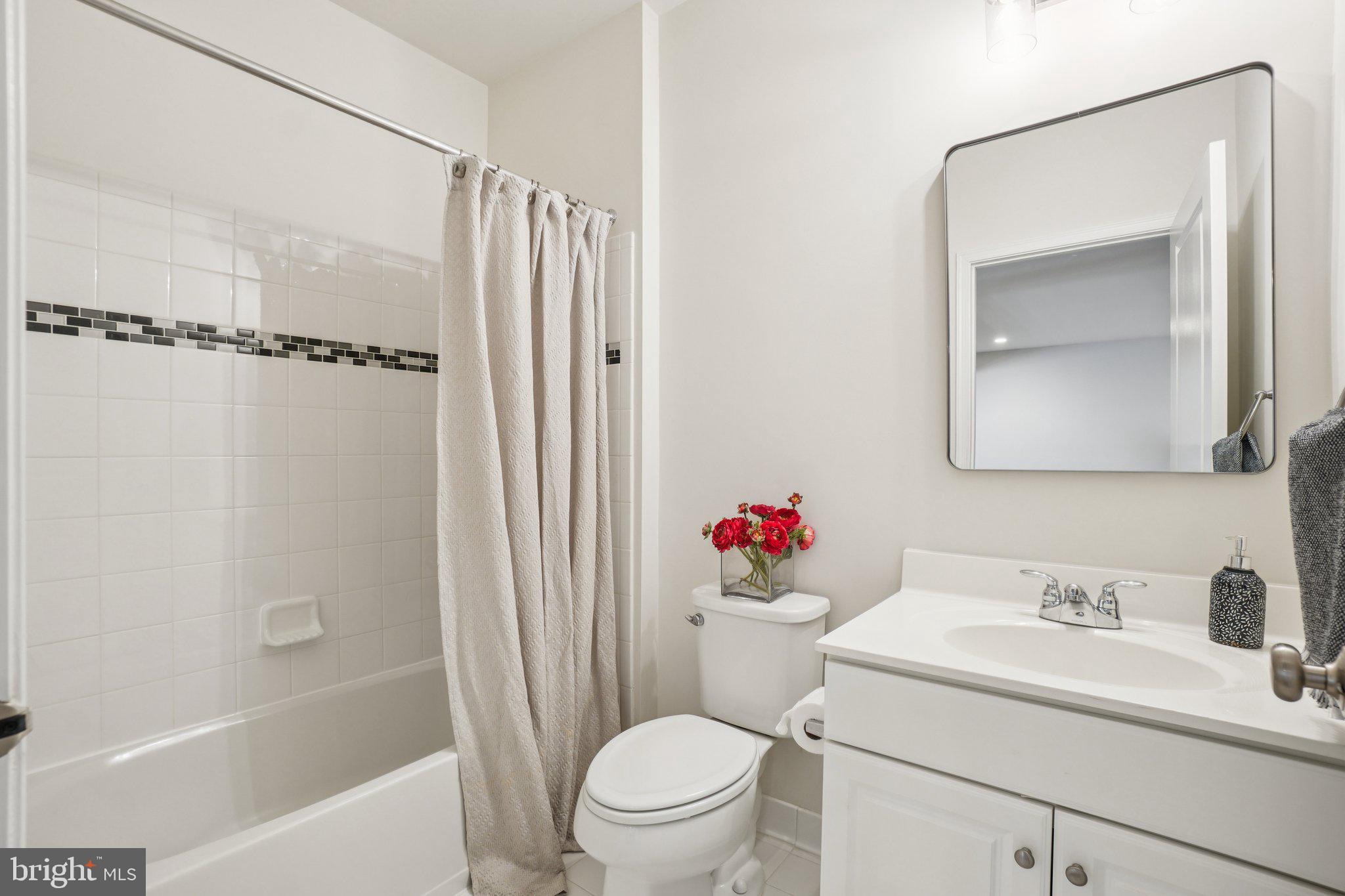 5845 Waterloo Bridge Cir