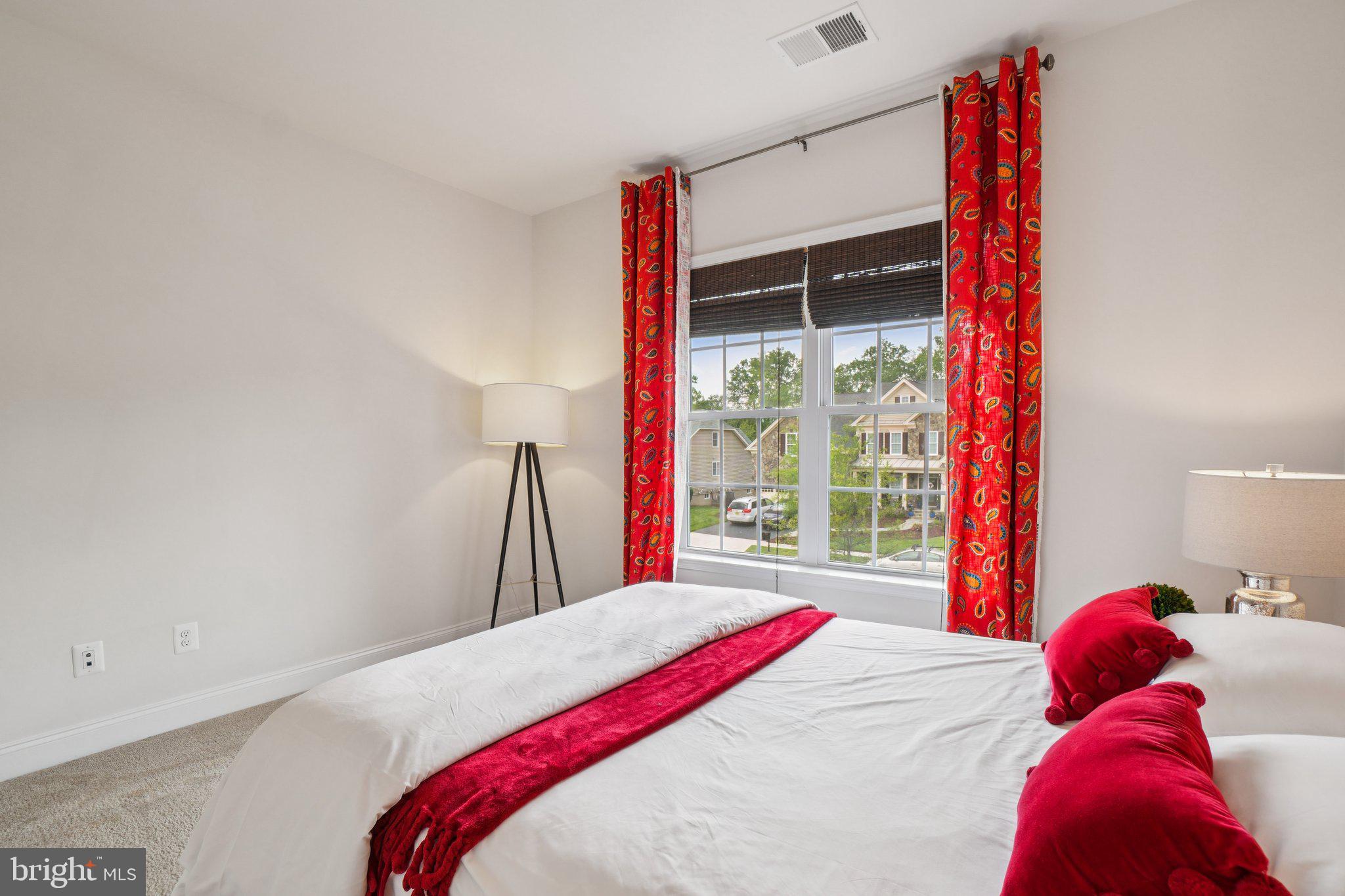 5845 Waterloo Bridge Cir