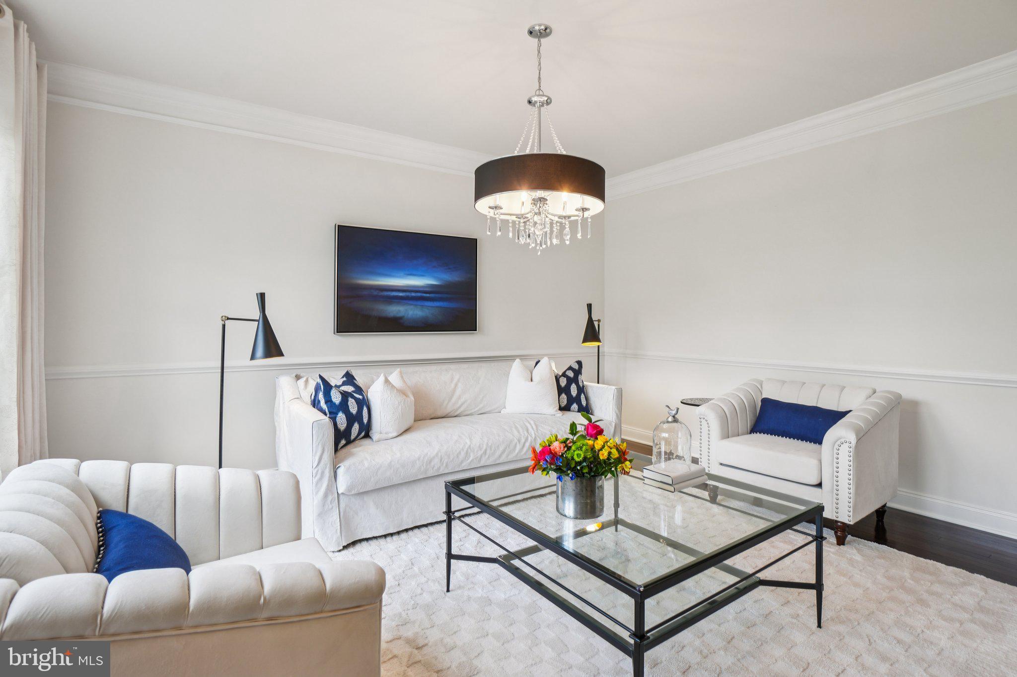 5845 Waterloo Bridge Cir