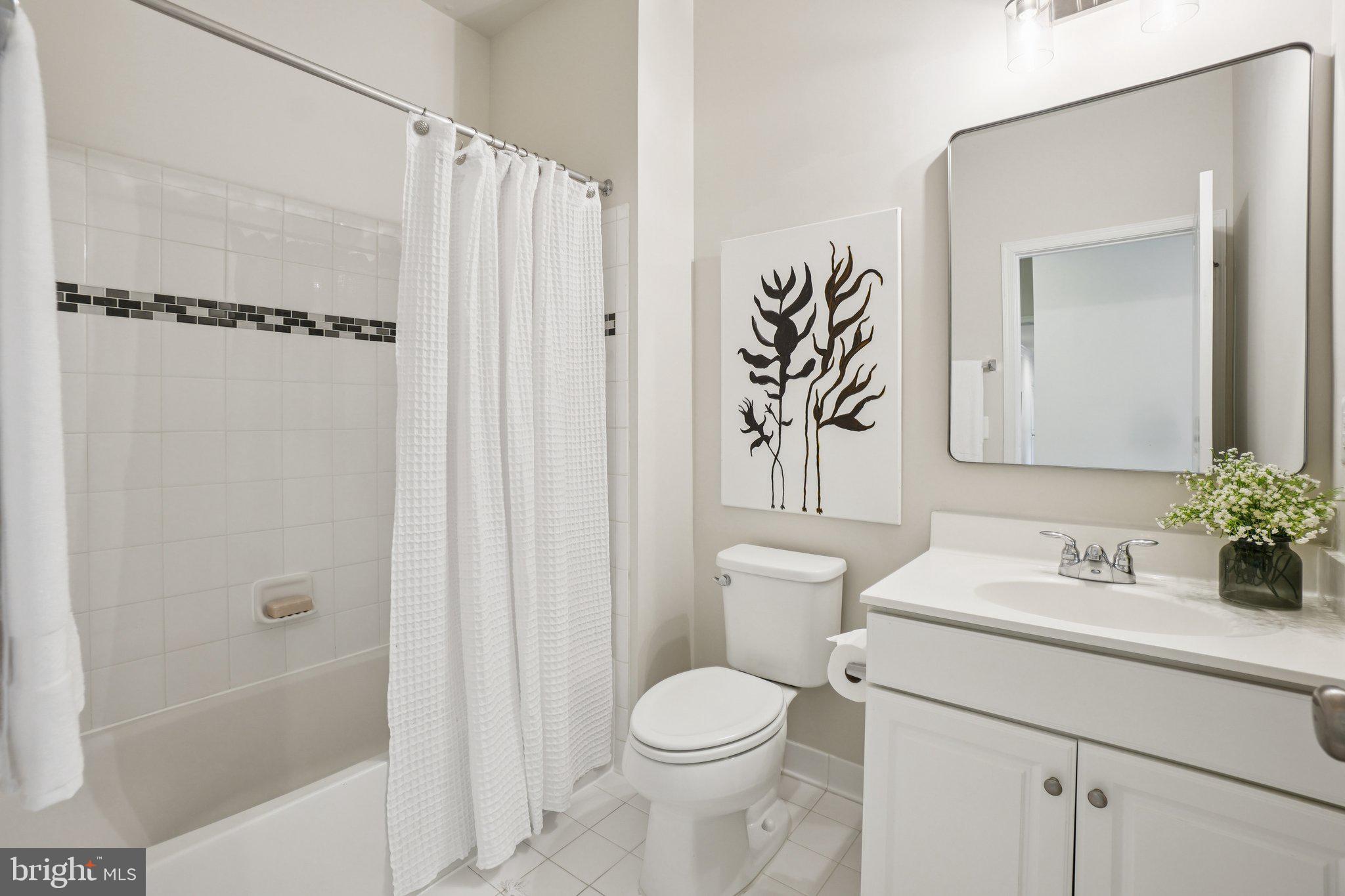 5845 Waterloo Bridge Cir