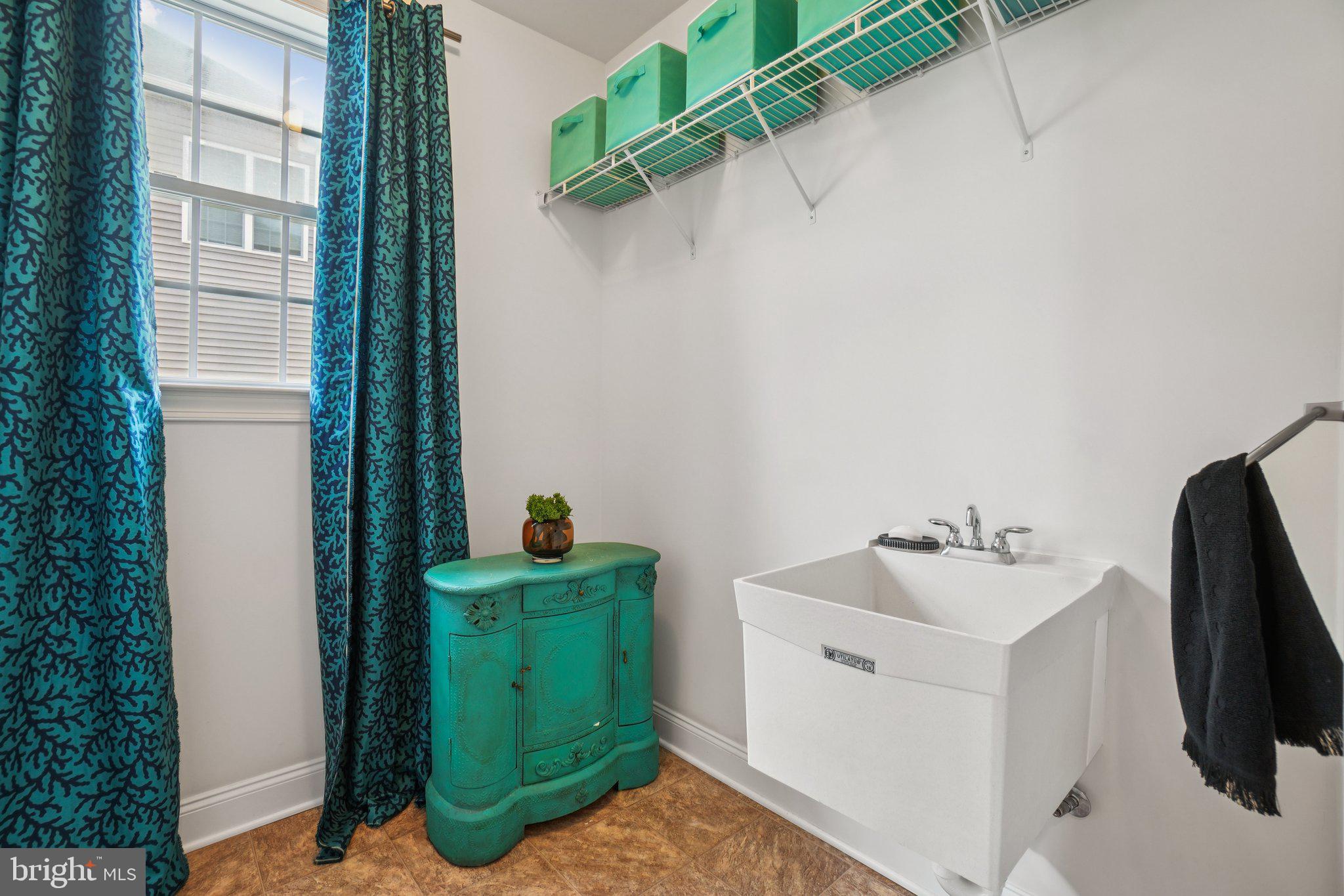 5845 Waterloo Bridge Cir