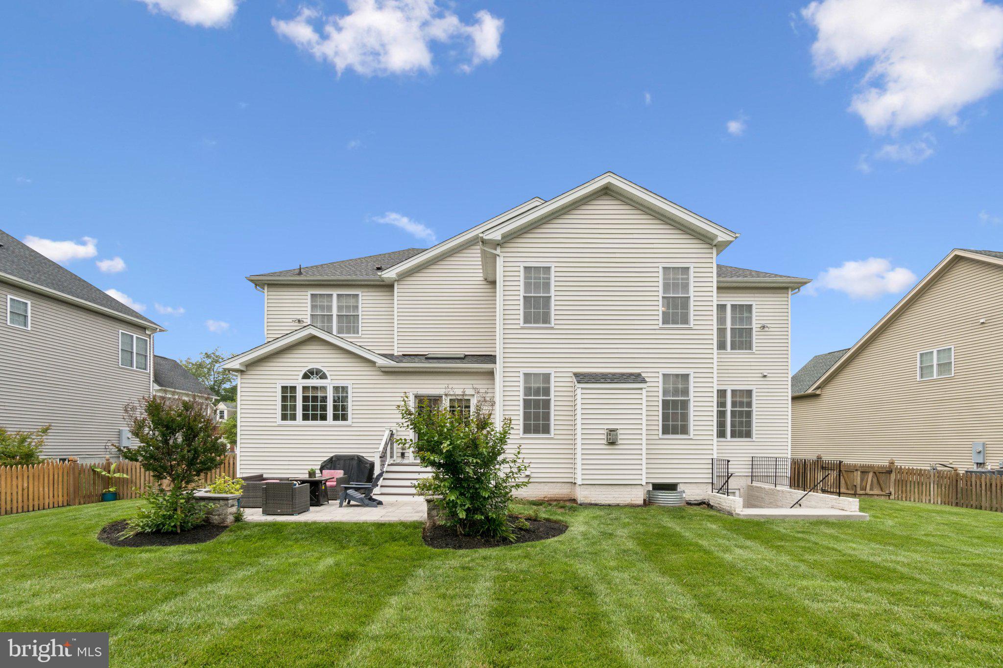 5845 Waterloo Bridge Cir