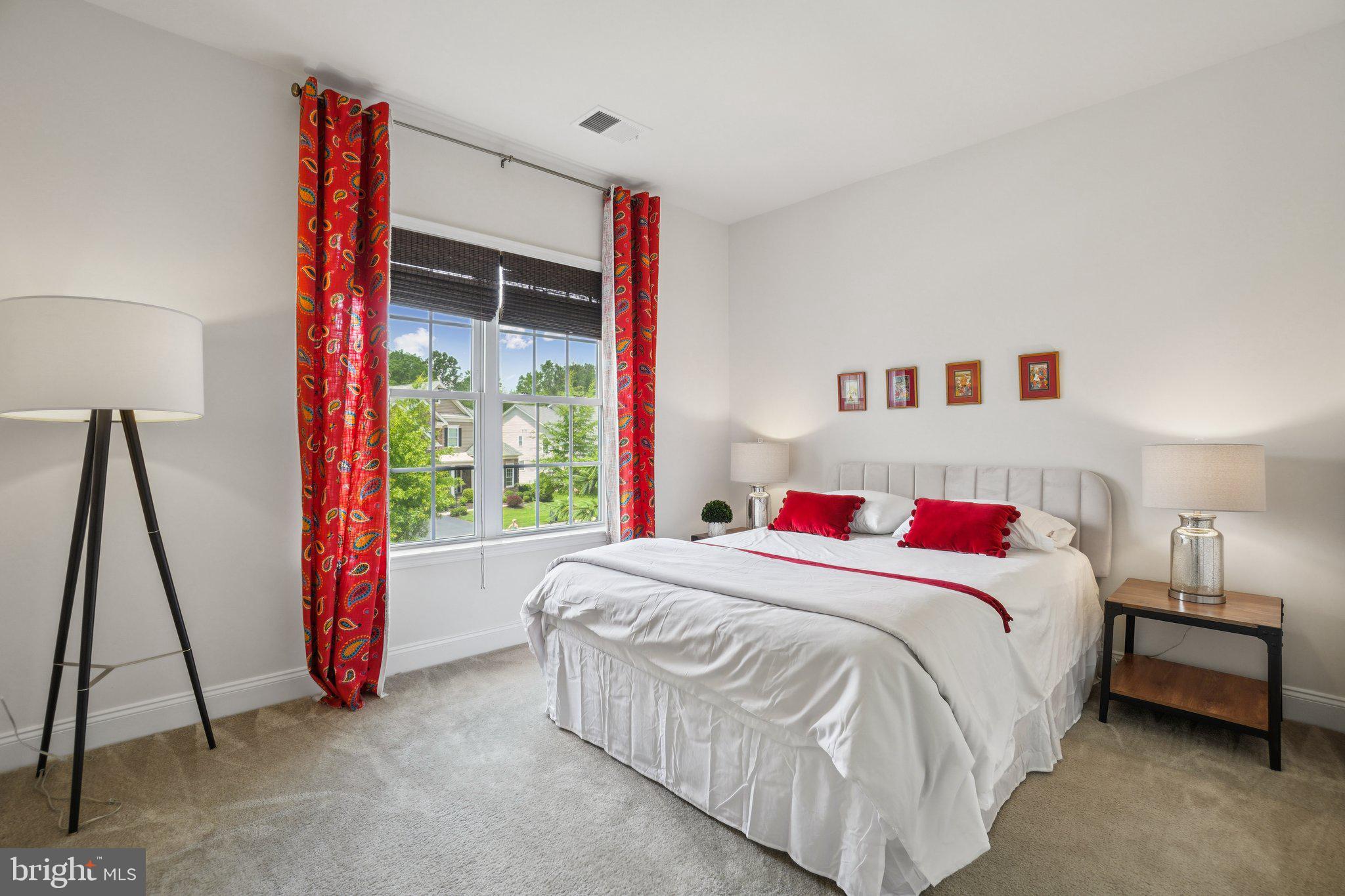 5845 Waterloo Bridge Cir