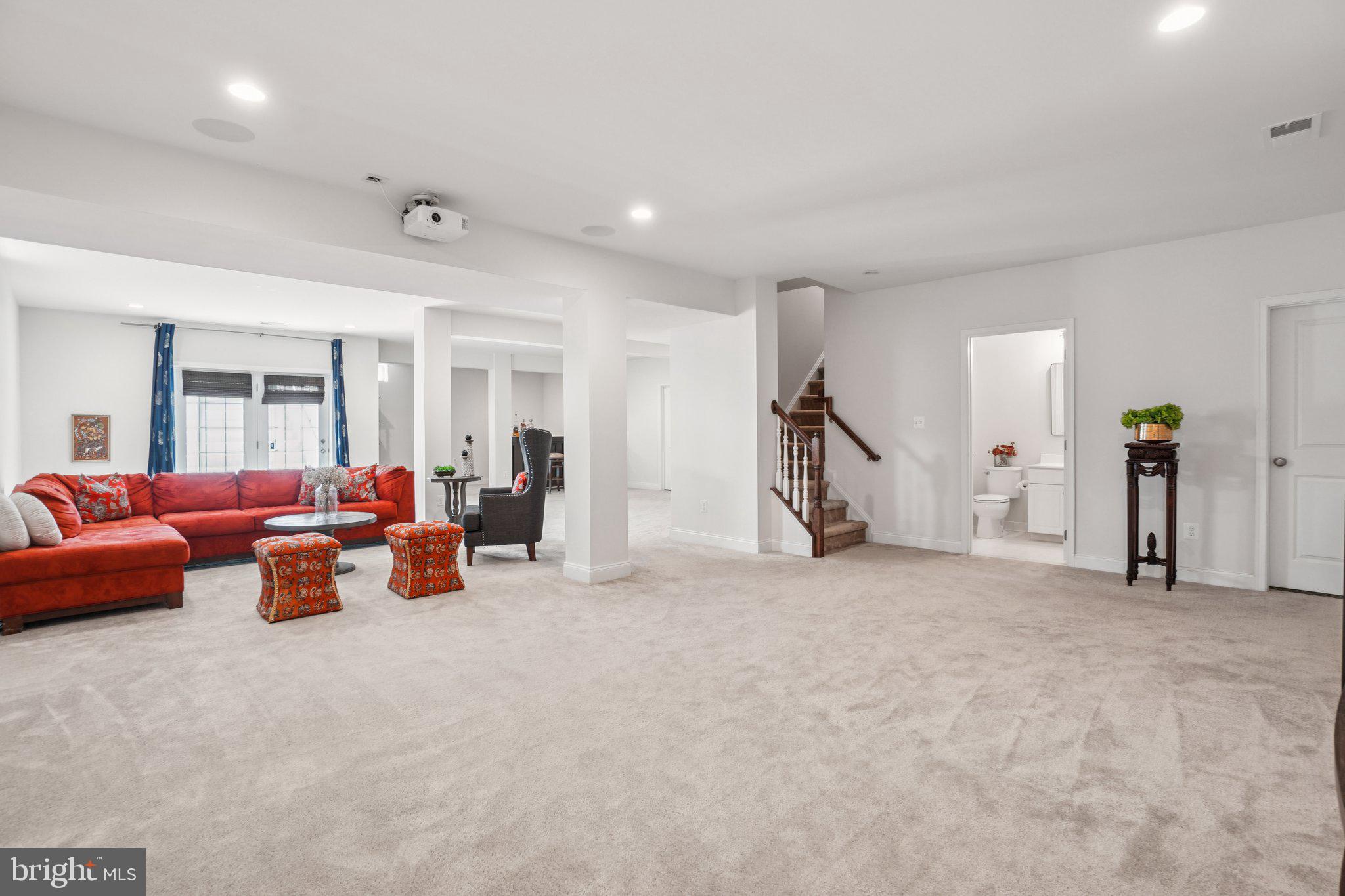 5845 Waterloo Bridge Cir